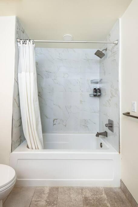 Luxurious Penthouse In Beverly Hills - Sleeps 10 Лос-Анджелес Экстерьер фото