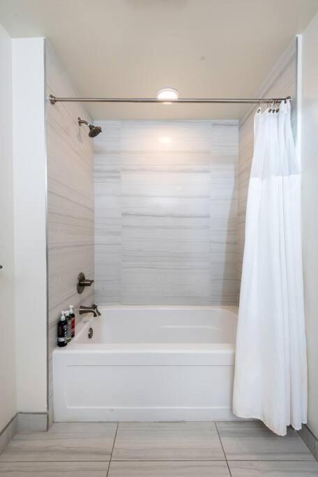 Luxurious Penthouse In Beverly Hills - Sleeps 10 Лос-Анджелес Экстерьер фото